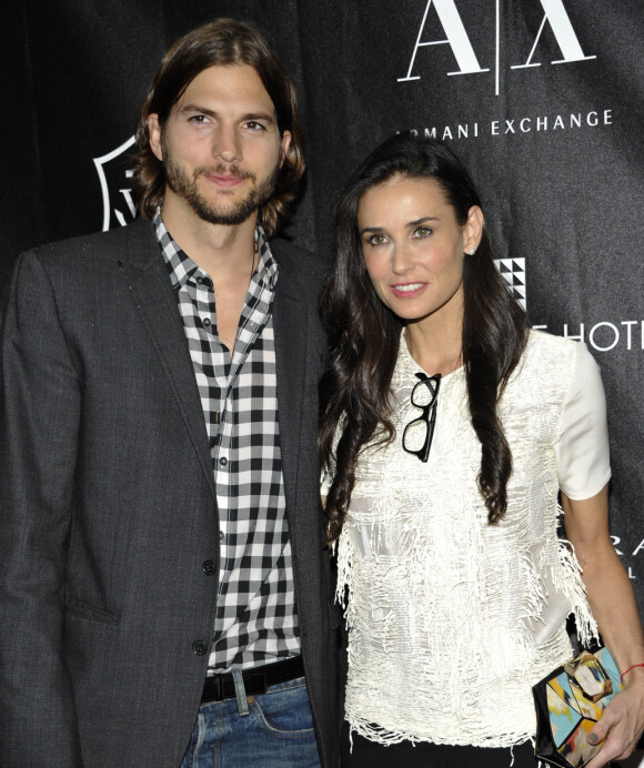 KJENT PAR: Forholdet mellom Demi Moore og den 15 år yngre Ashton Kutcher vakte stor oppsikt. Paret skilte seg offisielt i 2013. Her er de avbildet i 2011. Foto: NTB Scanpix KJENT PAR: Forholdet mellom Demi Moore og den 15 år yngre Ashton Kutcher vakte stor oppsikt. Paret skilte seg offisielt i 2013. Her er de avbildet i 2011. Foto: NTB Scanpix